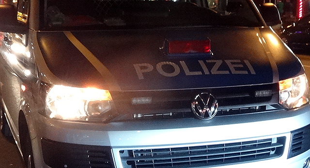 Reifenstecher bedroht Zeugen in Bergisch Gladbach