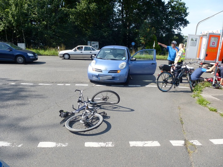 Beim Linksabbiegen Radfahrer schwerverletzt