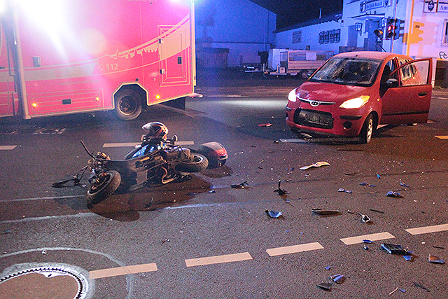 Rollerfahrer beim Abbiegen übersehen