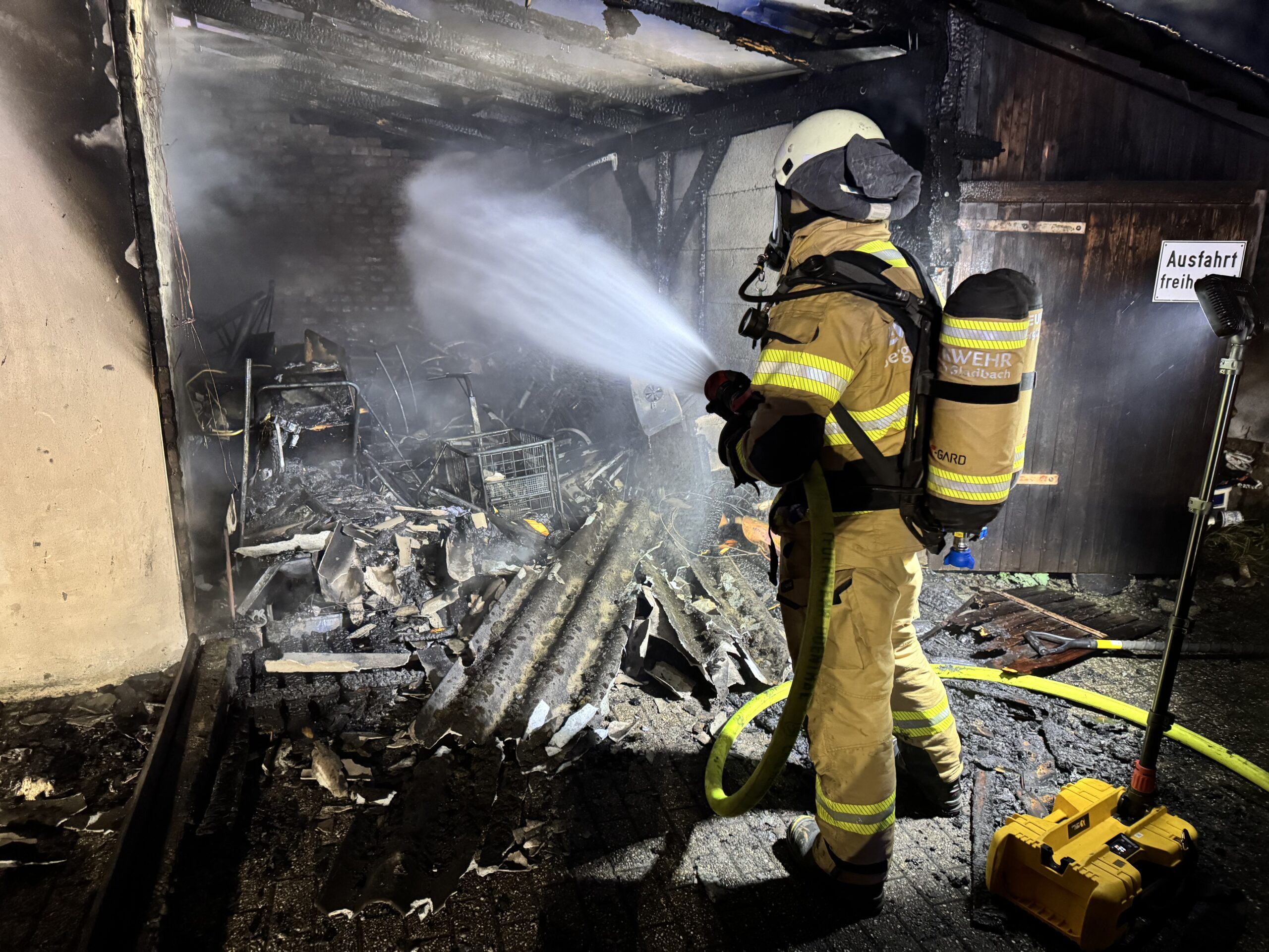 Schuppenbrand: Dramatische Rettungsaktion in der Stadtmitte verhindert größere Katastrophe