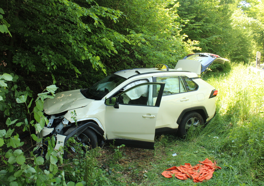 Verunfalltes Taxi K 18