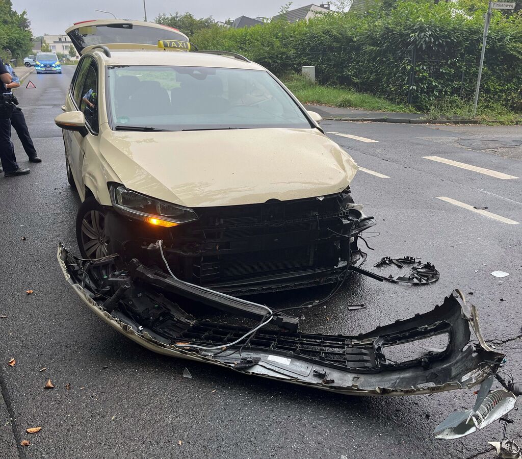Rösrath - Eine Person bei Verkehrsunfall in Forsbach leicht verletzt