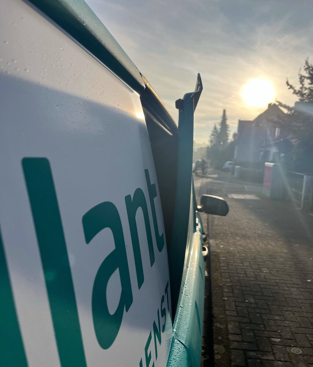 Ein aufgebrochenes Handwerkerfahrzeug in Rösrath