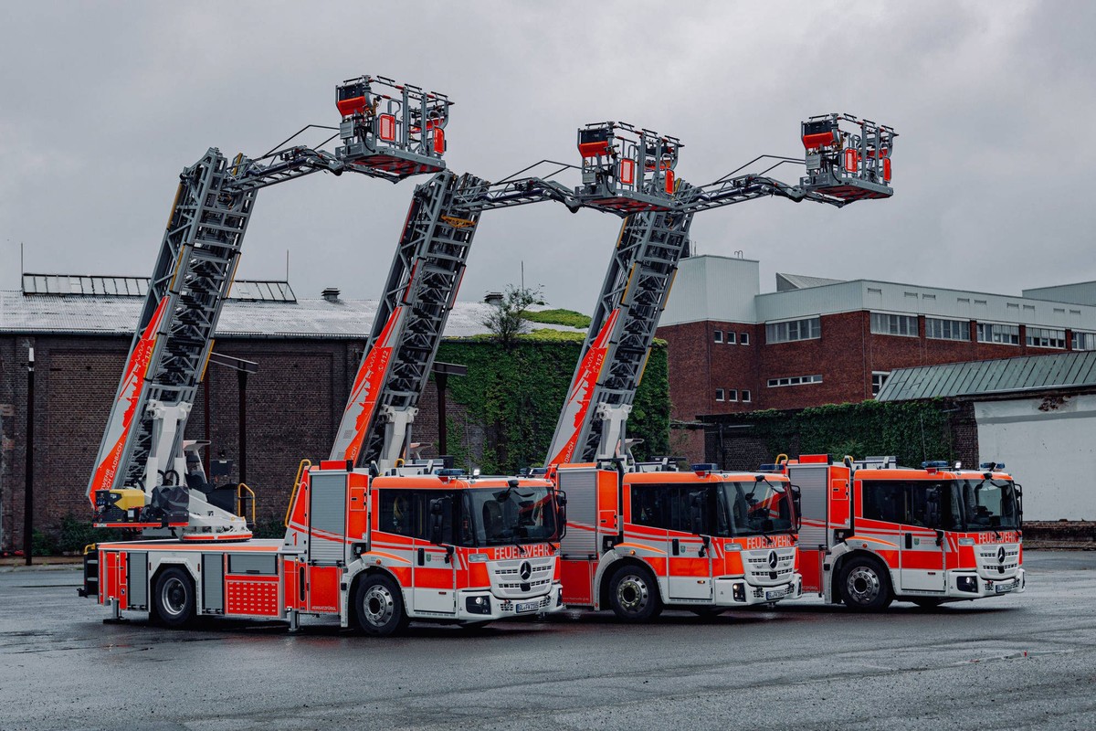 Feuerwehr Bergisch Gladbach nimmt dritte Drehleiter in Dienst